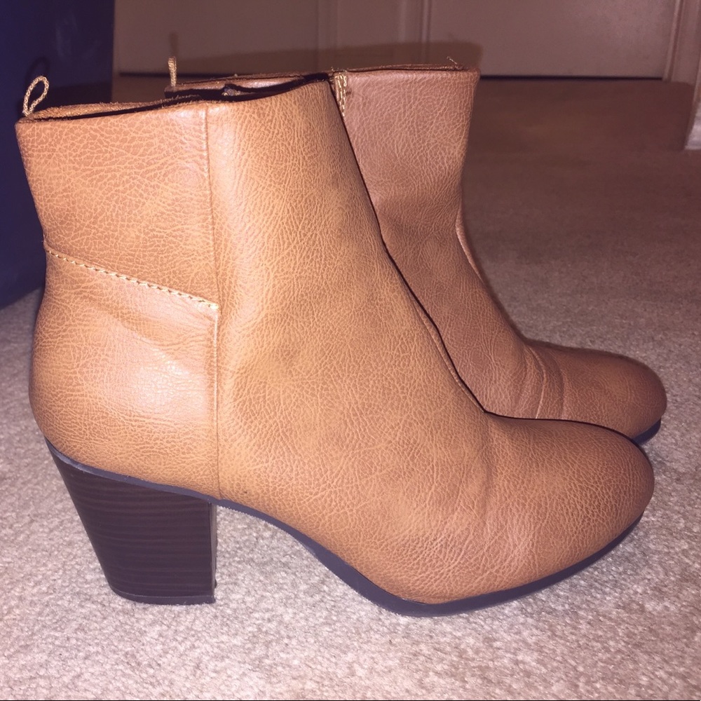 ANKLE BOOTS