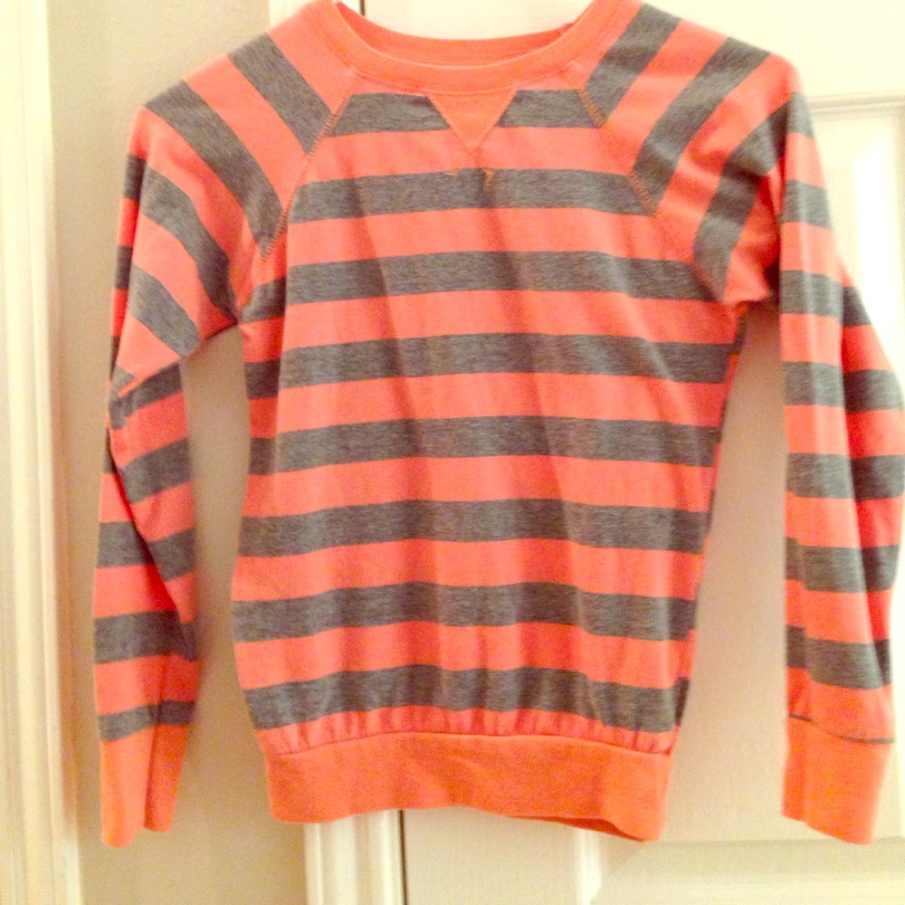 Crew neck long sleeve tee