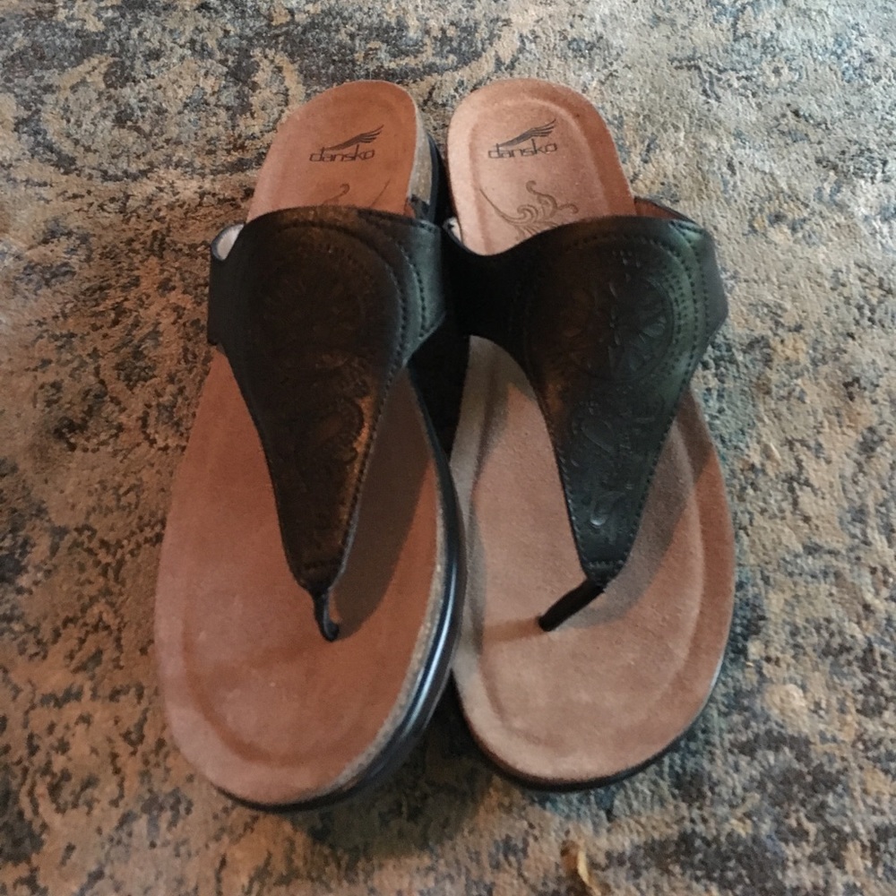 Black sandals. New!