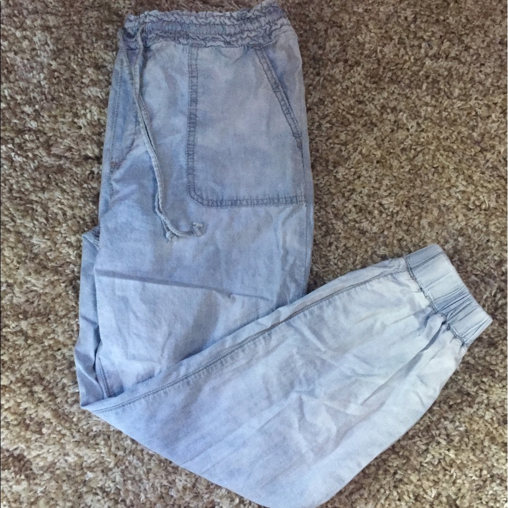 American Eagle joggers