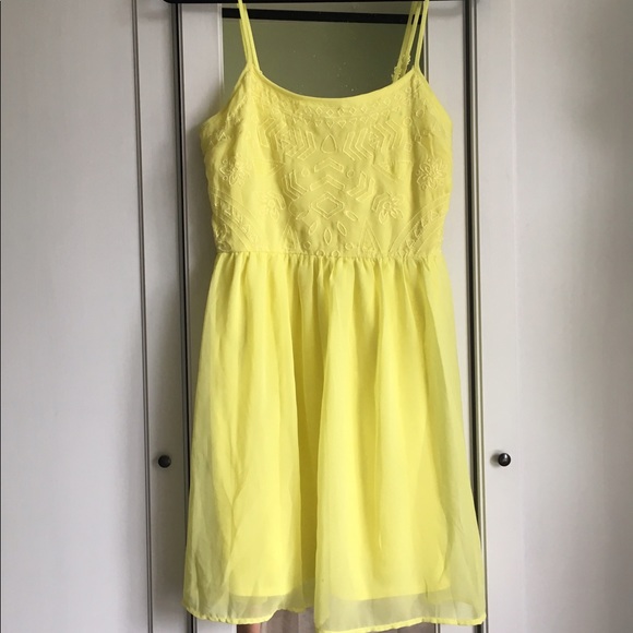 💛Yellow Dress💛 - Picture 2 of 4