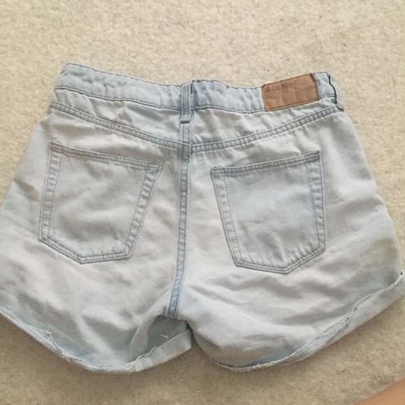 H&M size 25 / size 0 denim shorts - Picture 3 of 3