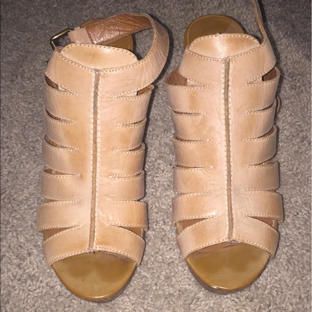 Max studio nude wedges