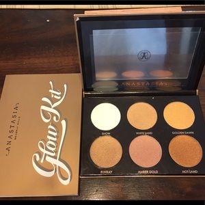 Anastasia Beverly Hills Ultimate Glow