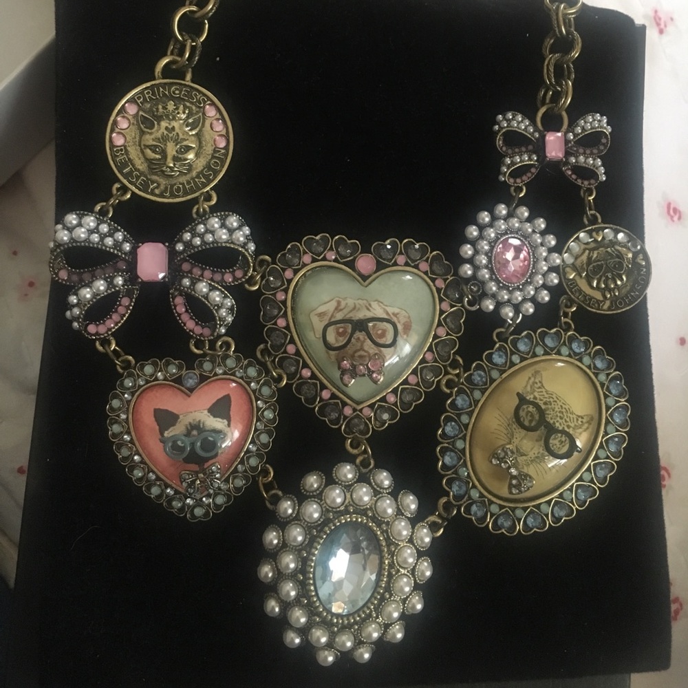 Betsey johnson necklace