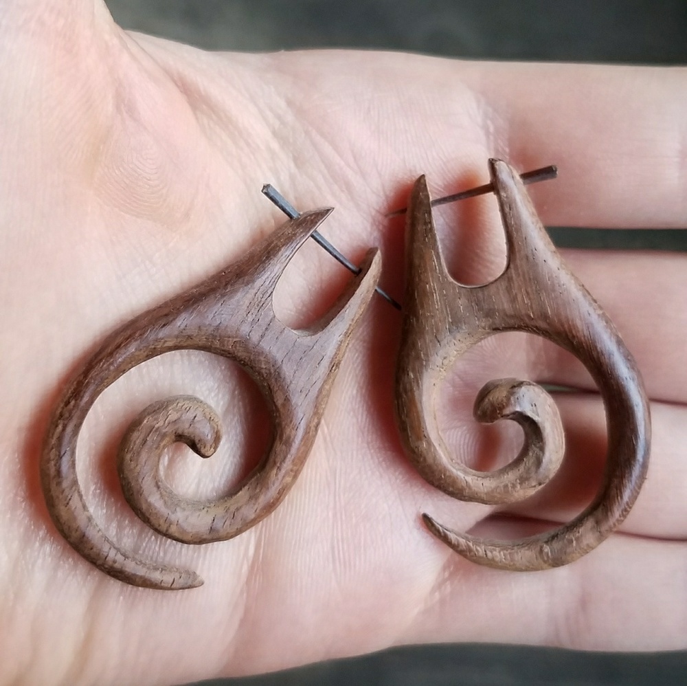 Garuda spiral carved earrings