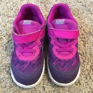 Girls Nike Tennis Shoes sz 8