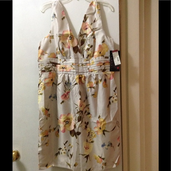 Scarlett Dresses & Skirts - *PLUS* 😎 Misses Shantique Floral Dress