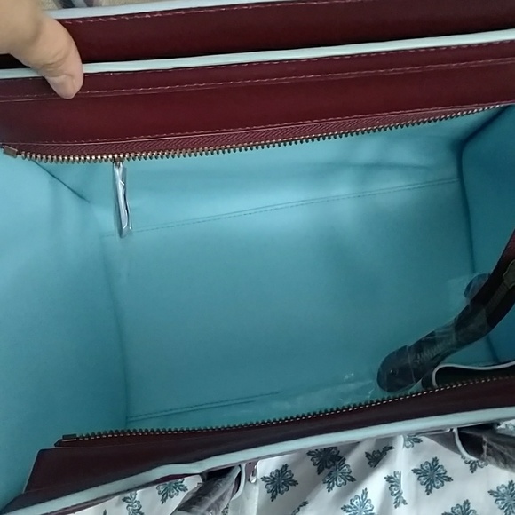 New with tags high quality leather handbag - Picture 2 of 3