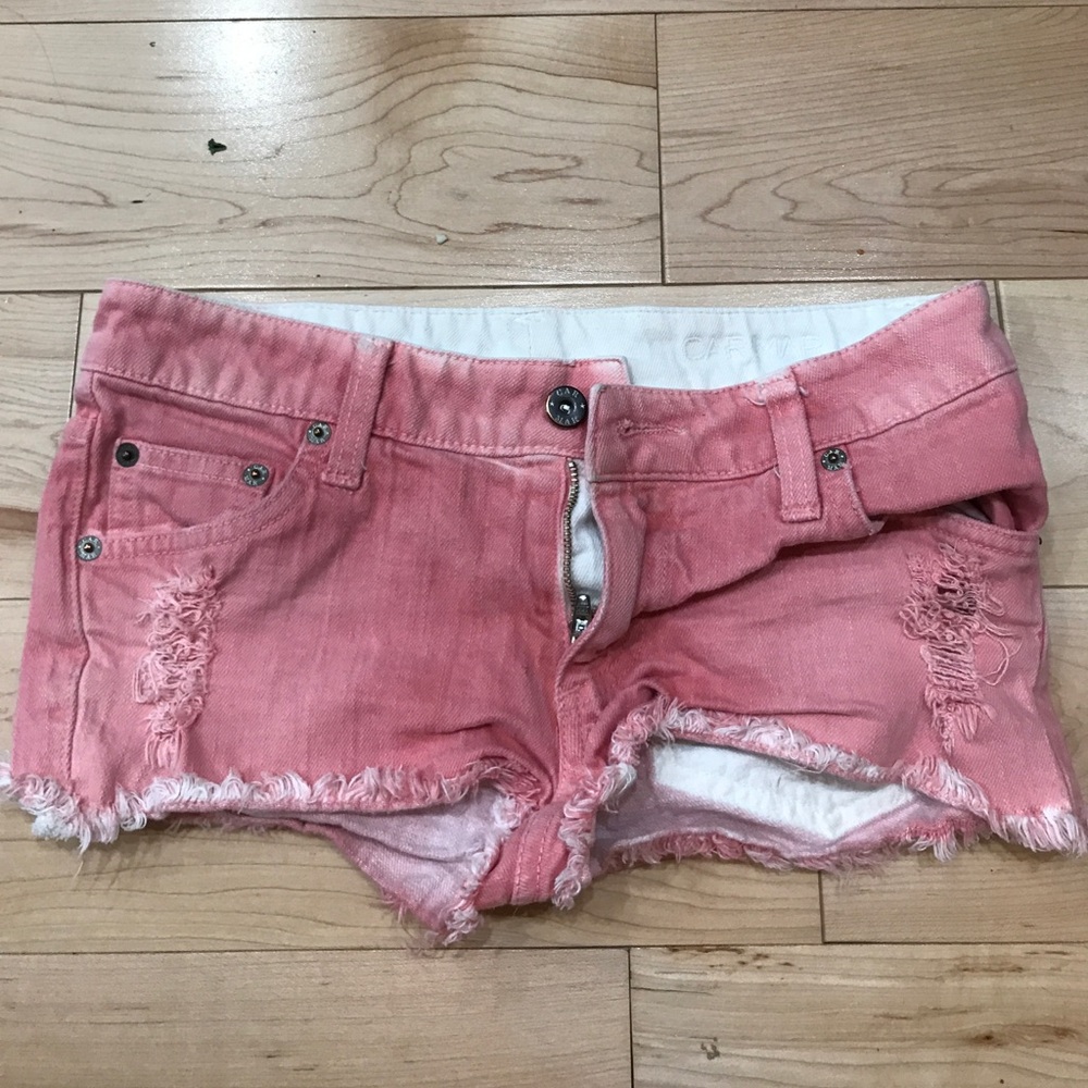Salmon frayed shorts
