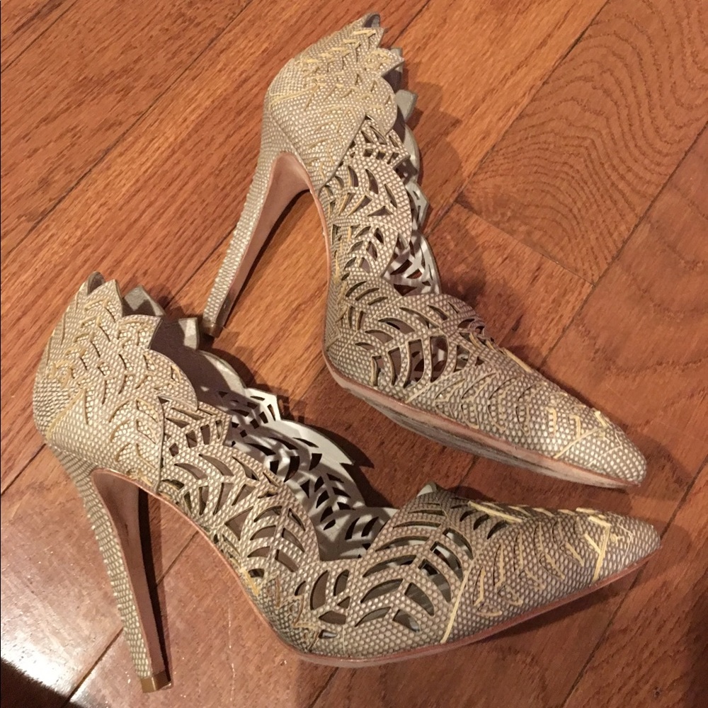 Alice and Olivia pumps