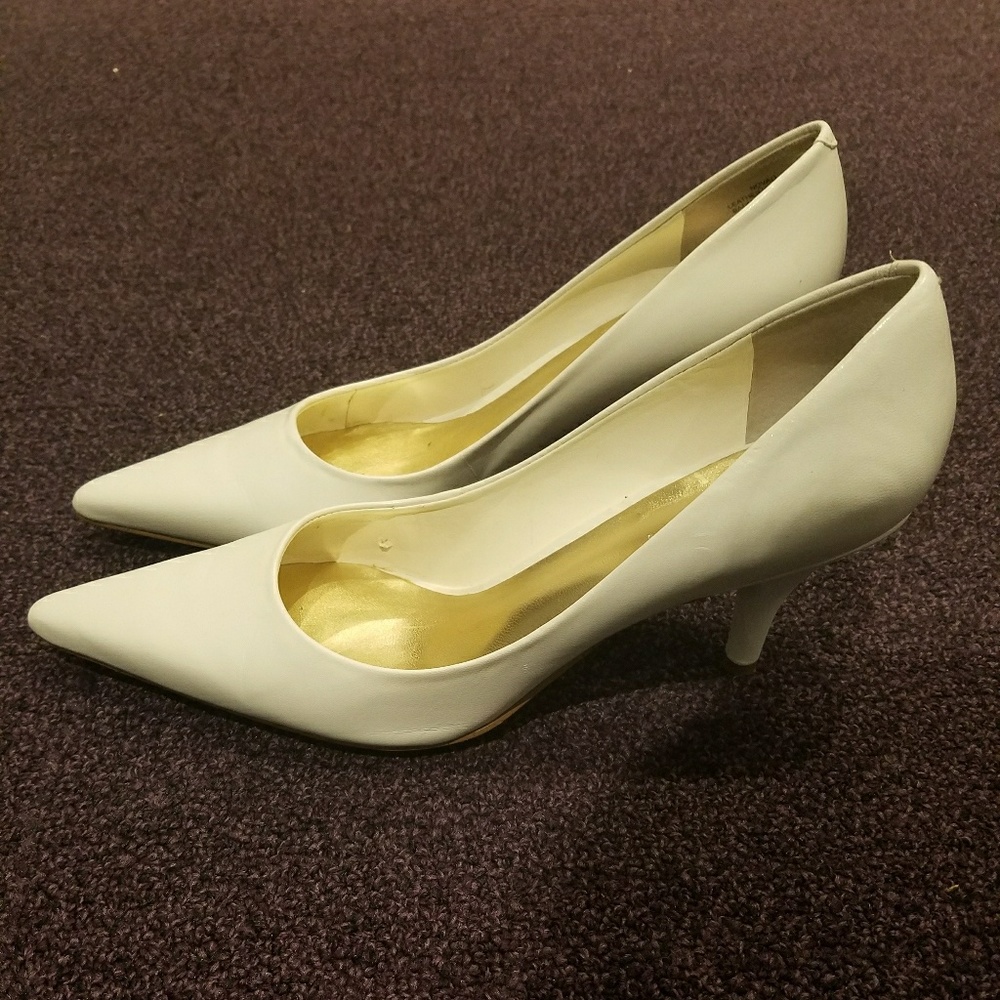 Nine West white low heel pumps