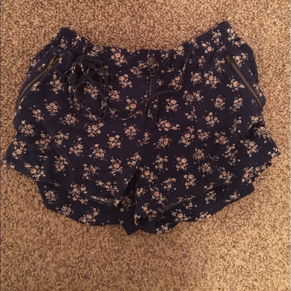 Forever 21 size 29 floral shorts