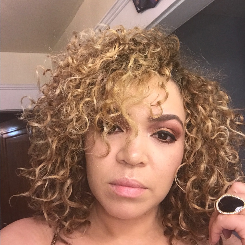 Meet your Posher, Janelly