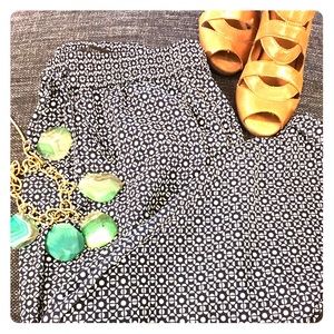 JCrew, Sz 4, breezy pull on paints