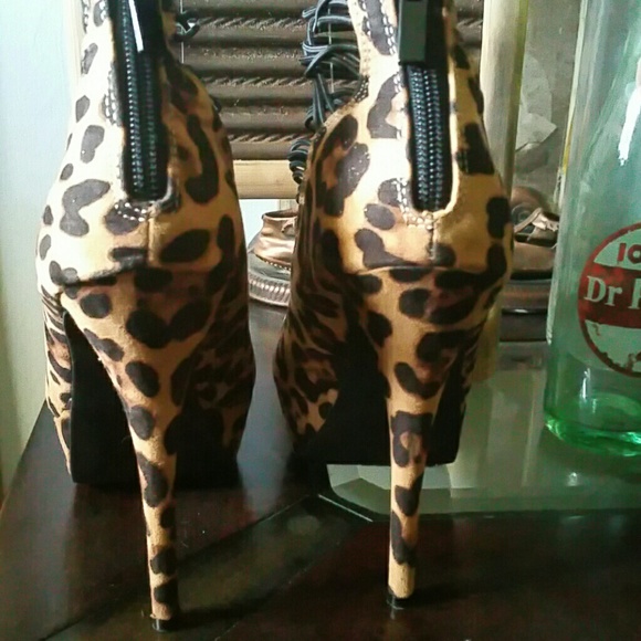 BAMBOO Shoes - New Bamboo Platform Cheetah Stiletto Zip Heels