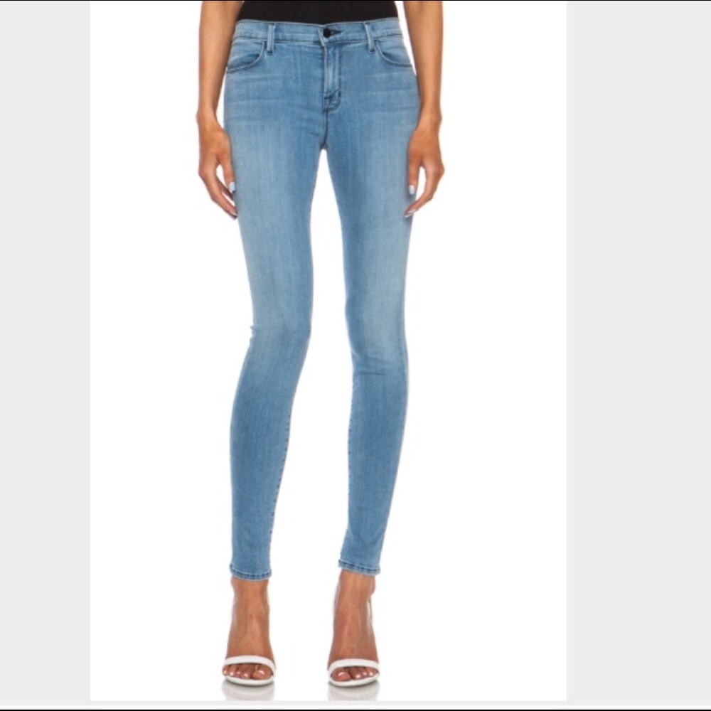 Paige Skyline skinny light wash