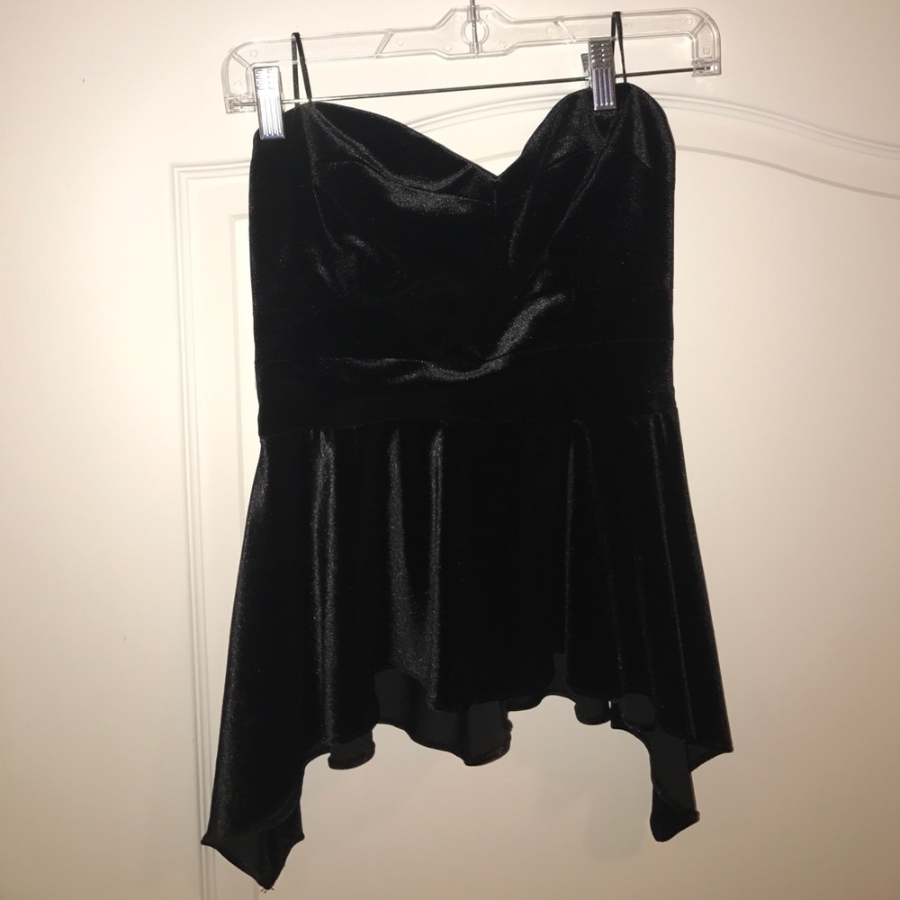 Black velvet strapless top from Guess