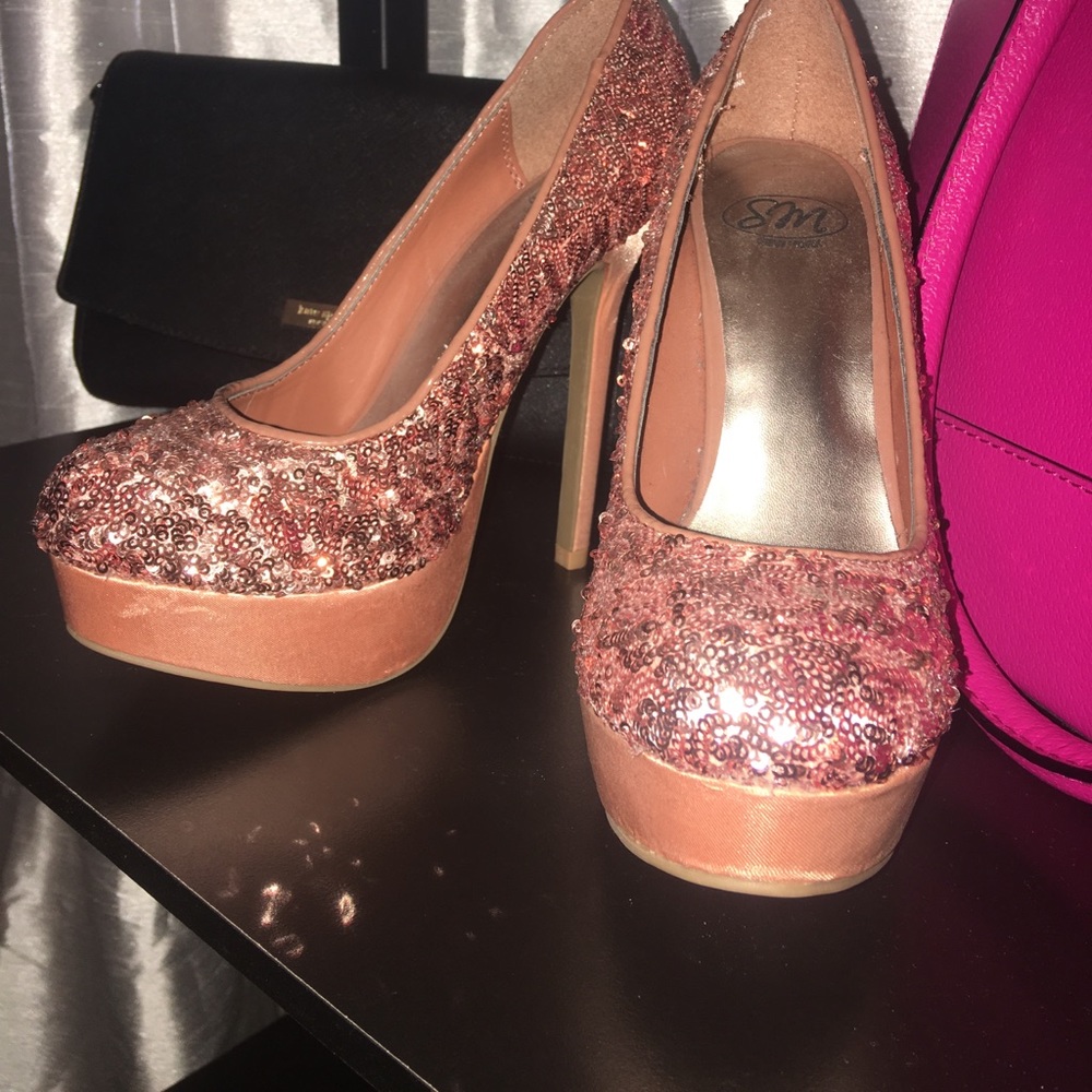 Glitter pumps