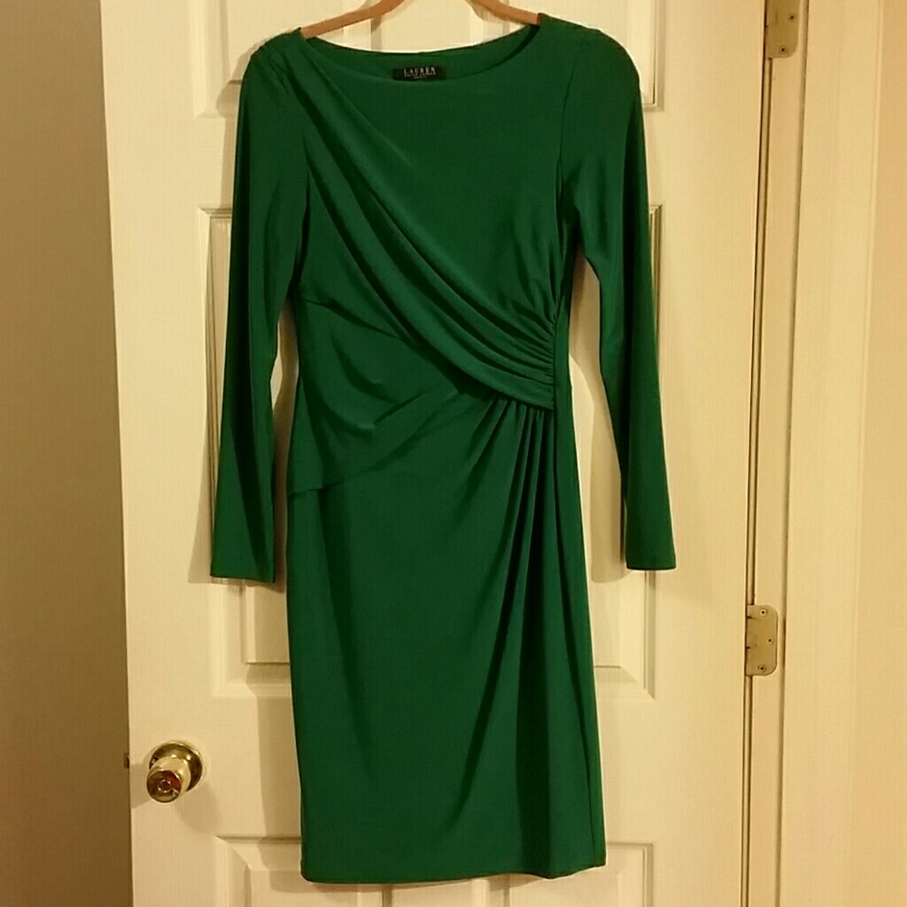 Fitted emerald green midi dress