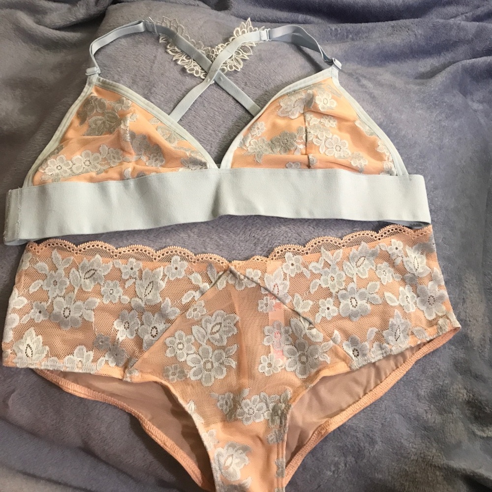 Blue Flower Bralette & Panty set 💙🌹