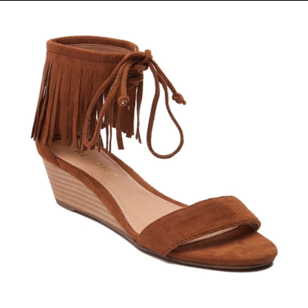 Report fringe sandal