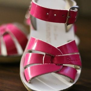 Size 5 Sun-San saltwater sandles