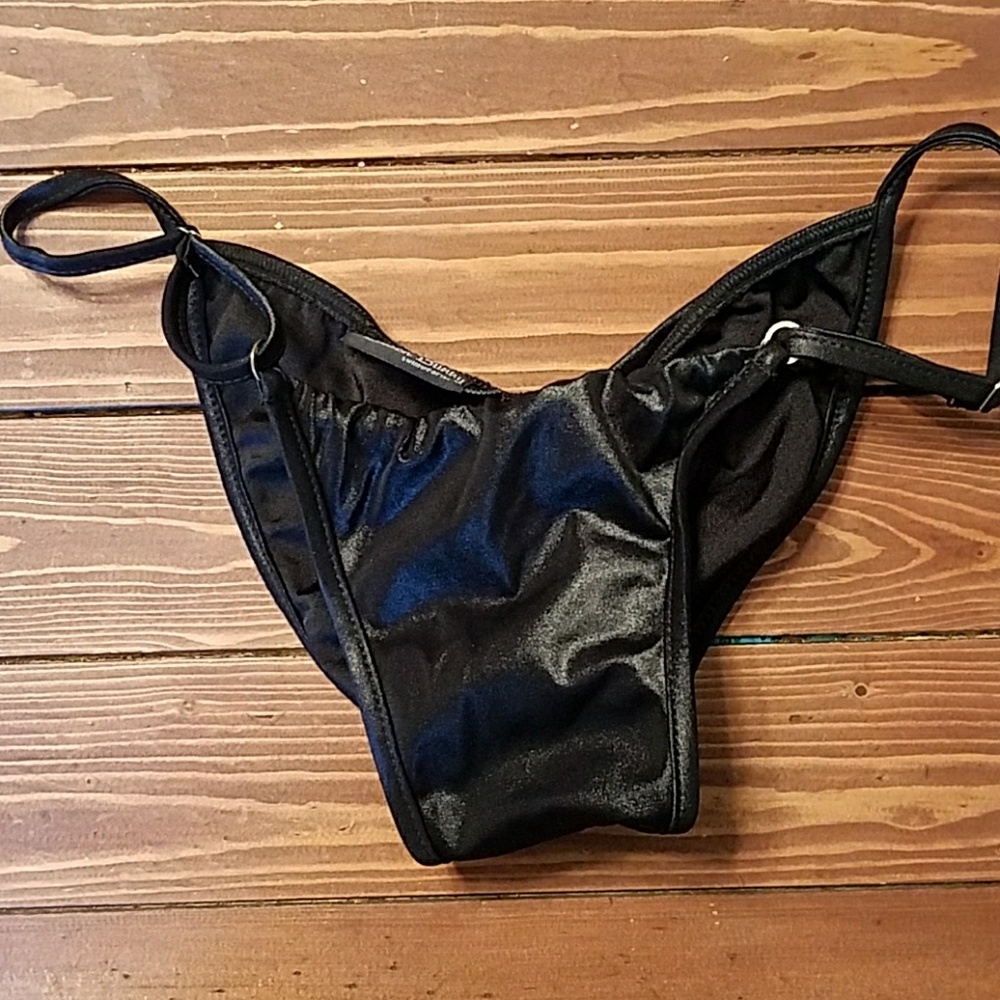 Beach Bunny bikini bottoms.