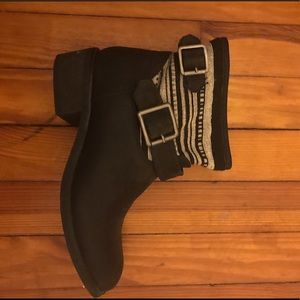 Printed black booties