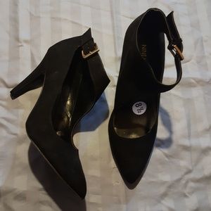 Nine West Black suede pump