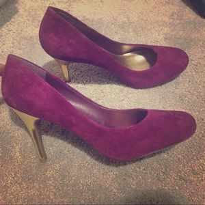 NEW Jessica Simpson purple suede pumps w/gold heel