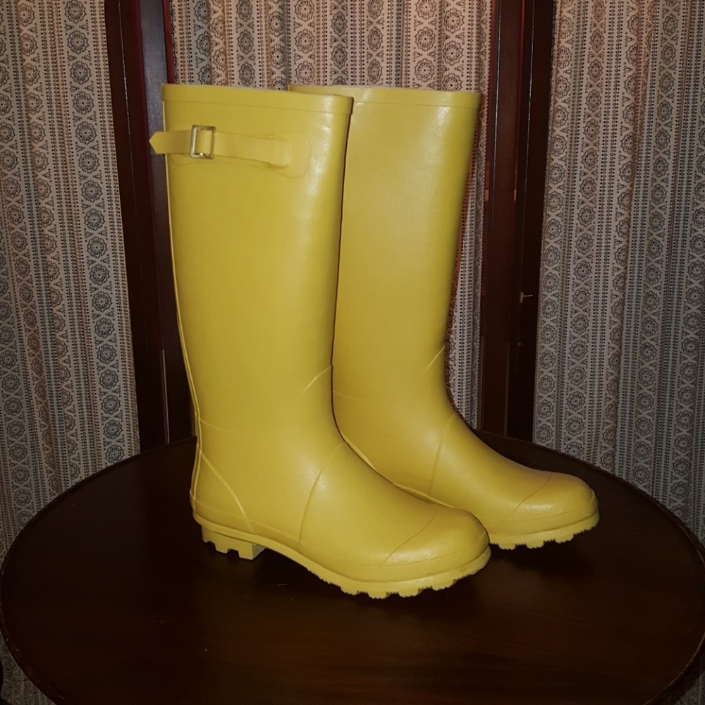 YELLOW RAIN BOOTS!☂️Charlotte Russe