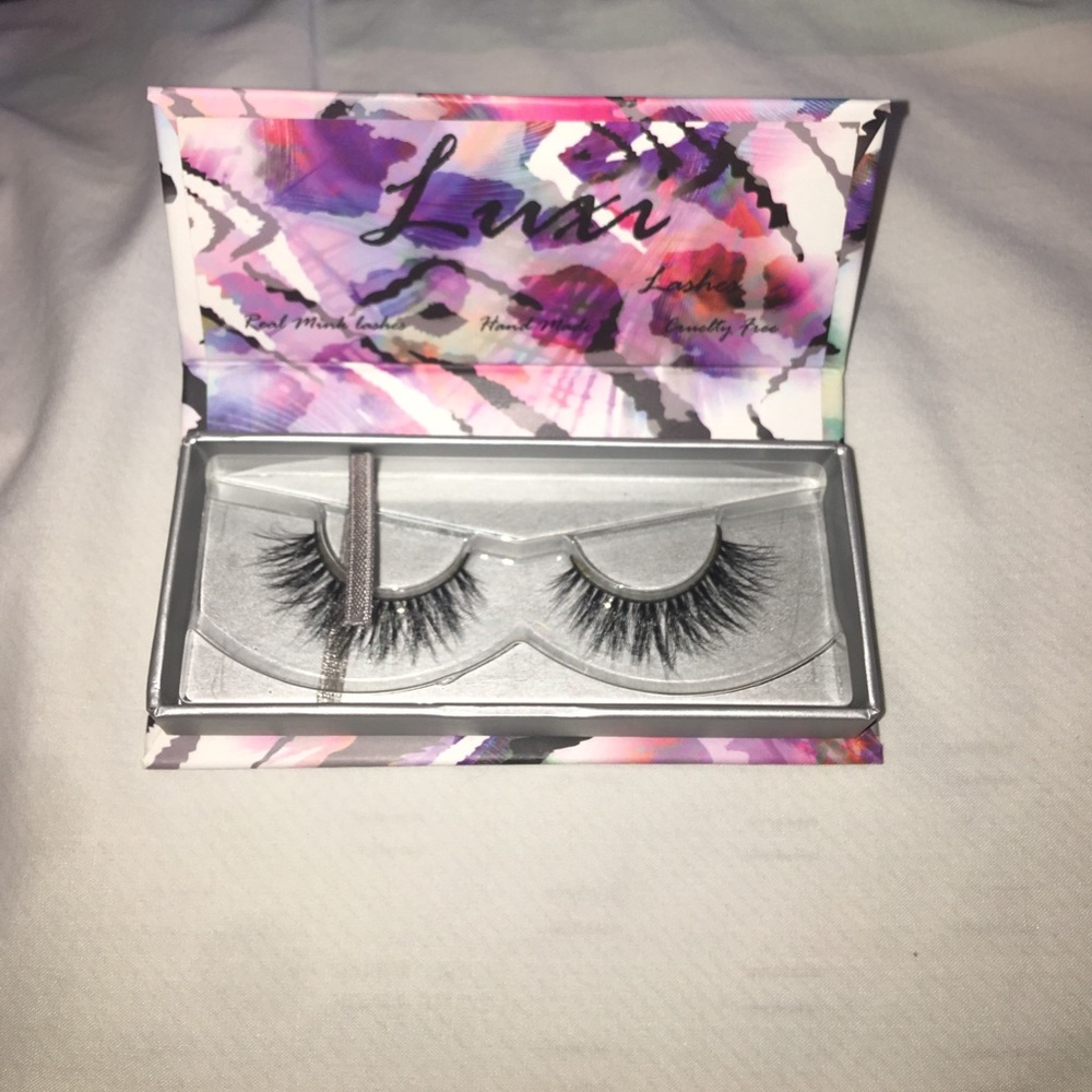 False eyelashes "Dangerously Dainty "