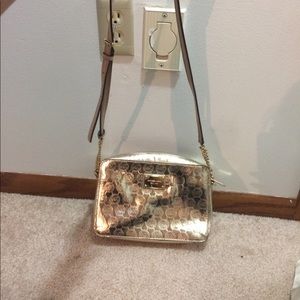 MK cross body. Color Gold
