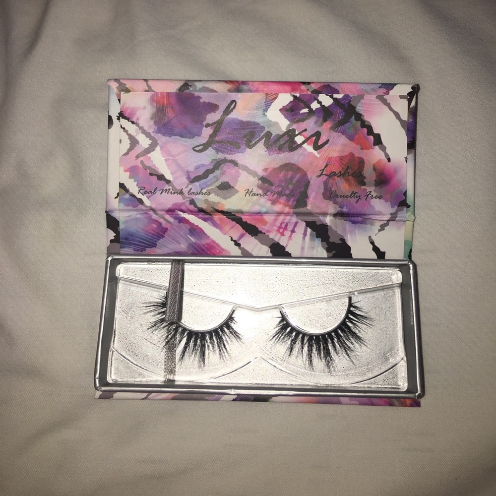 False eyelashes " Drama Drama "
