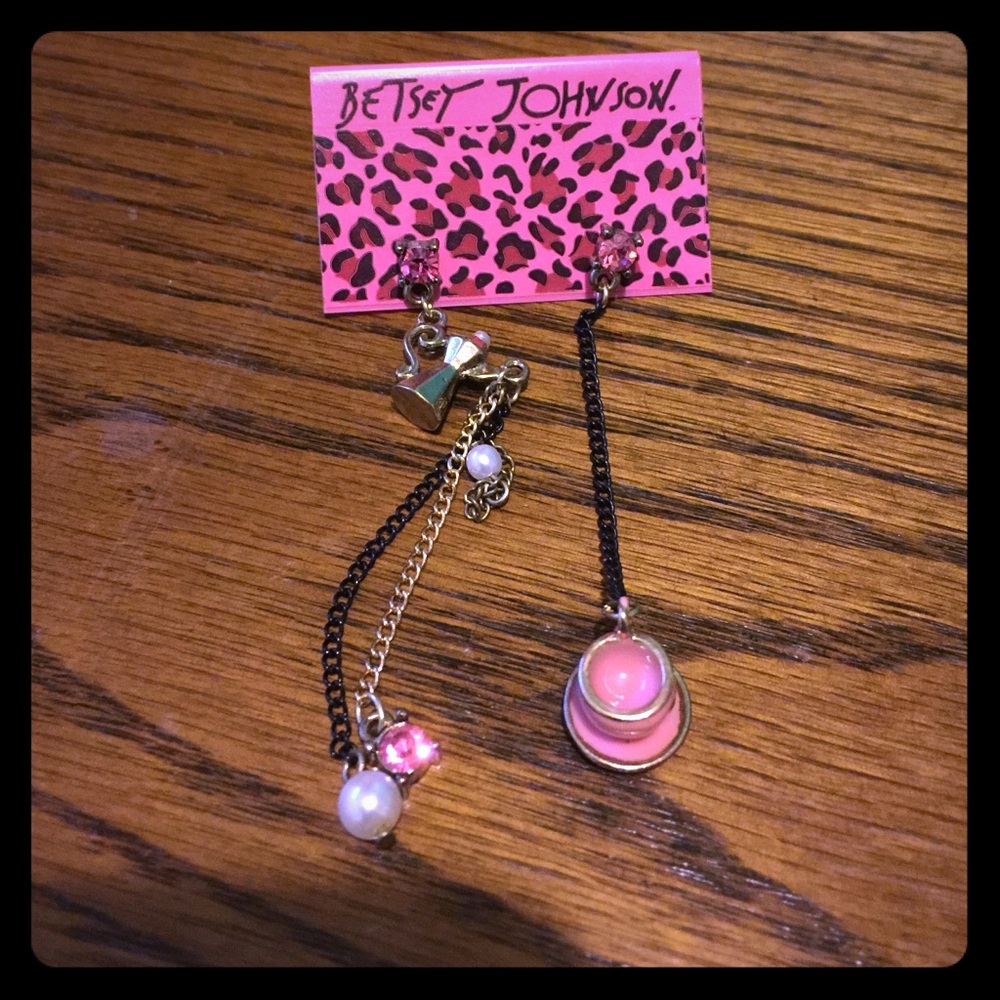 💜 Betsey Johnson Earrings