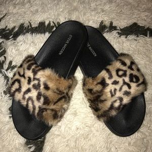 STEVE MADDEN 'Softey' Leopard fuzzy slides