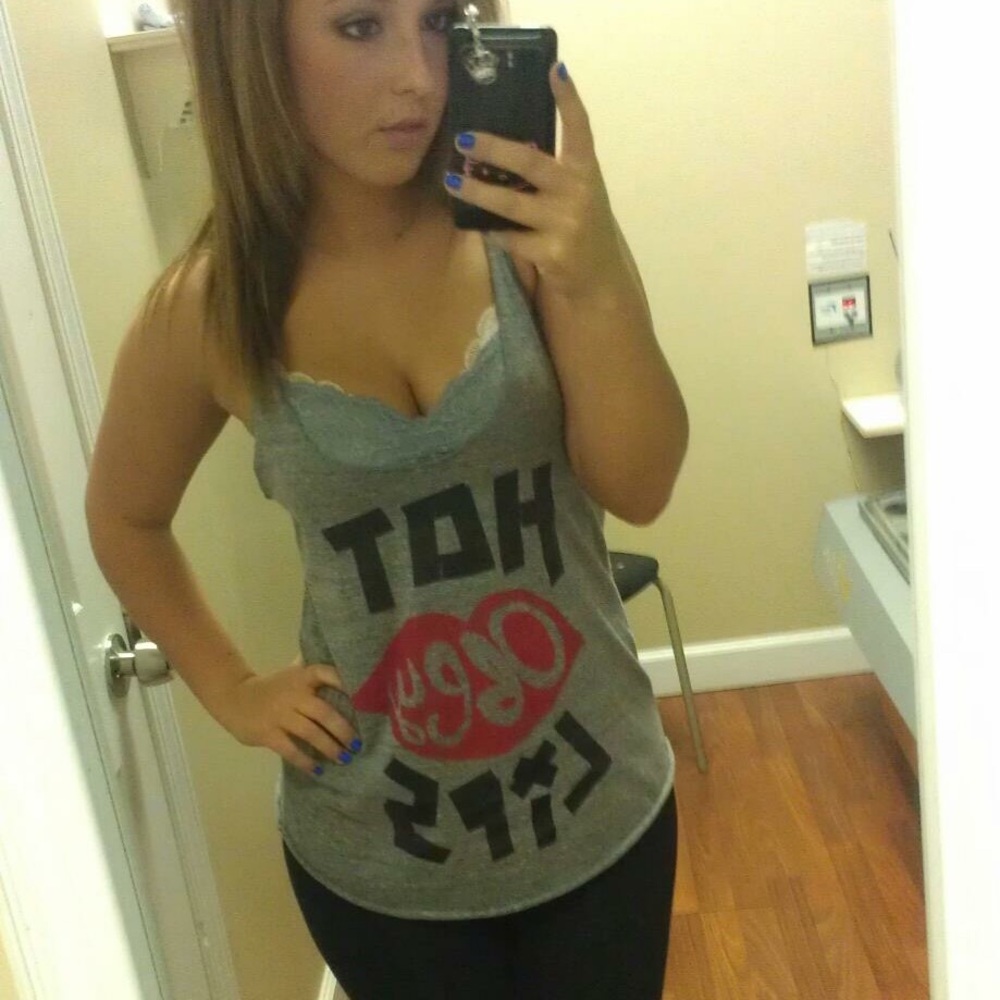 OBEY "hot lips" tank