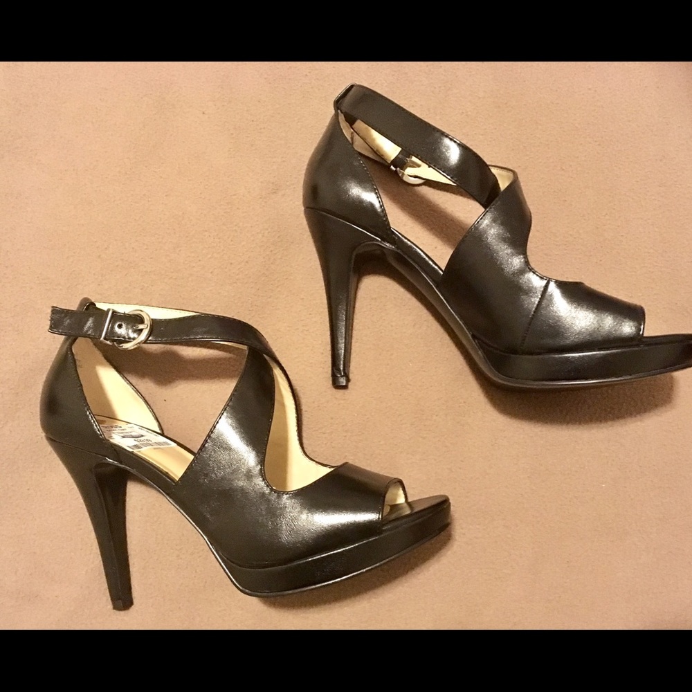 Shoes size 8