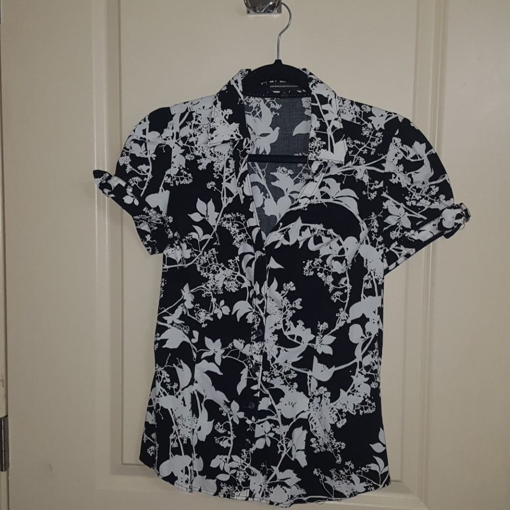 LIKE NEW Express Black & White Short Sleeve Shirt