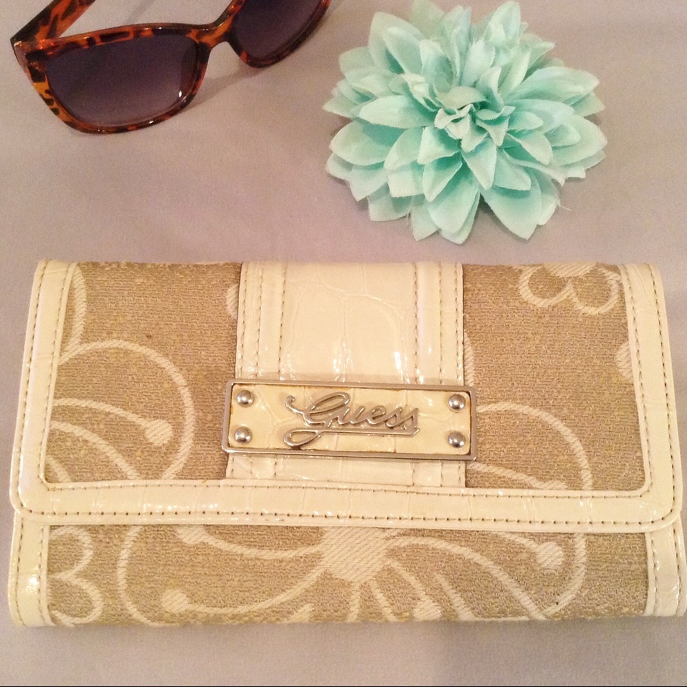 GUESS Wallet