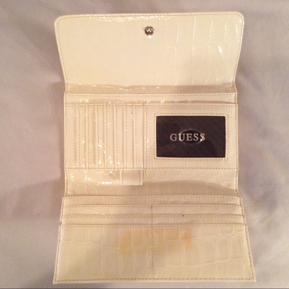GUESS Wallet - Picture 3 of 3