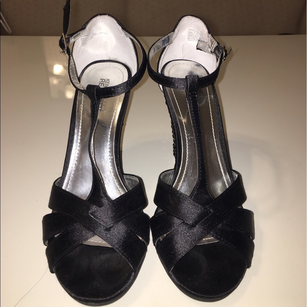 KENNETH COLE Reaction Black Heels!