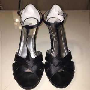 KENNETH COLE Reaction Black Heels!