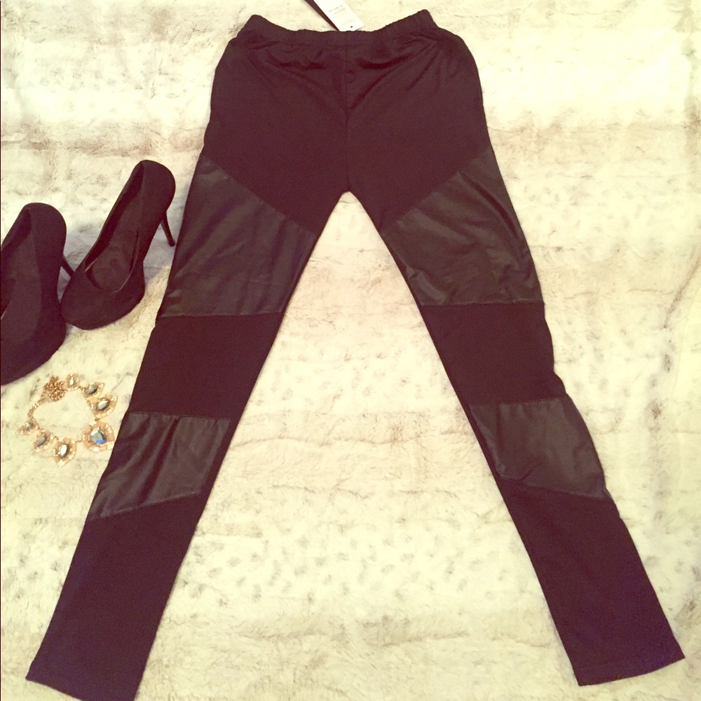 Black leggings with leather / pleather patches