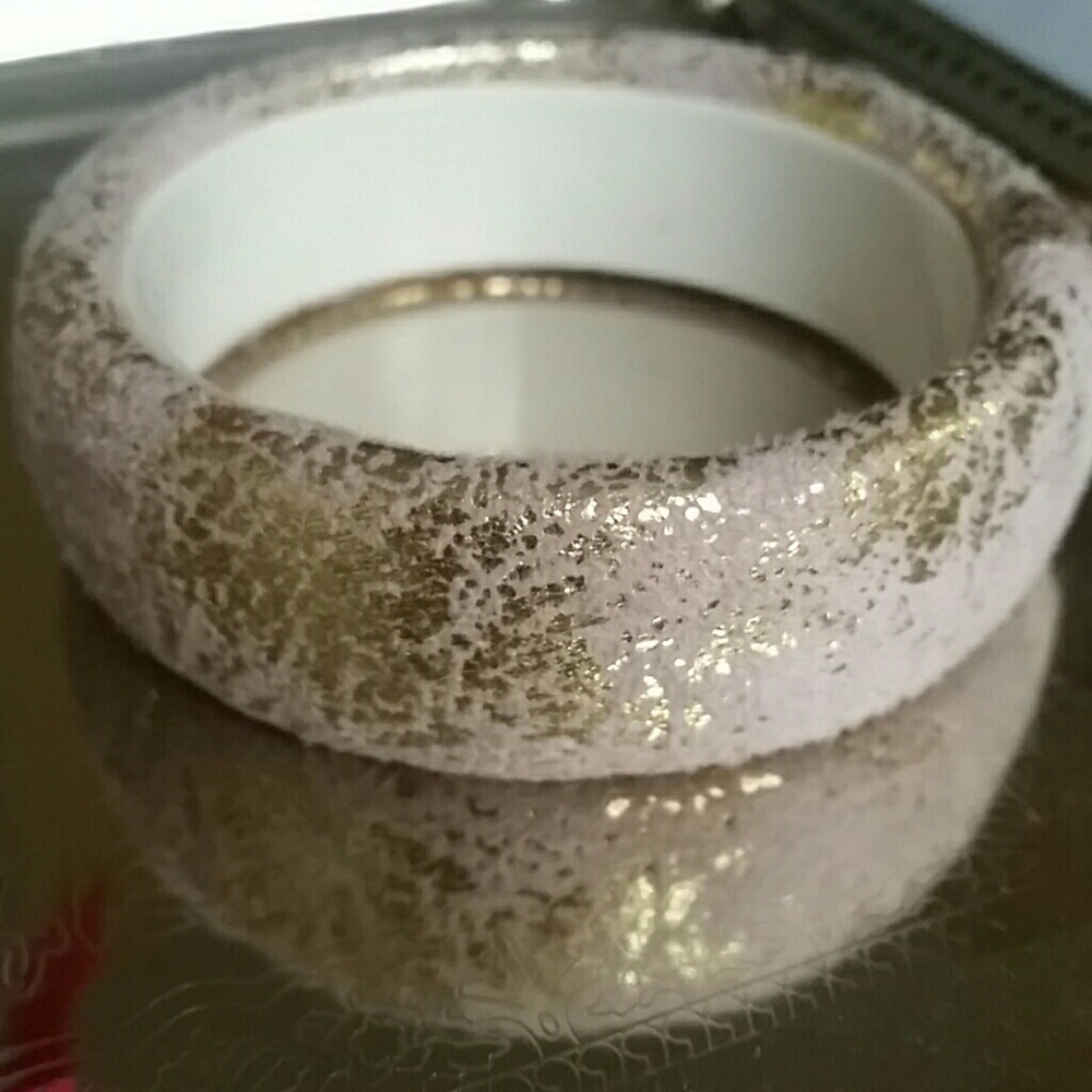 Gold/cream bracelet
