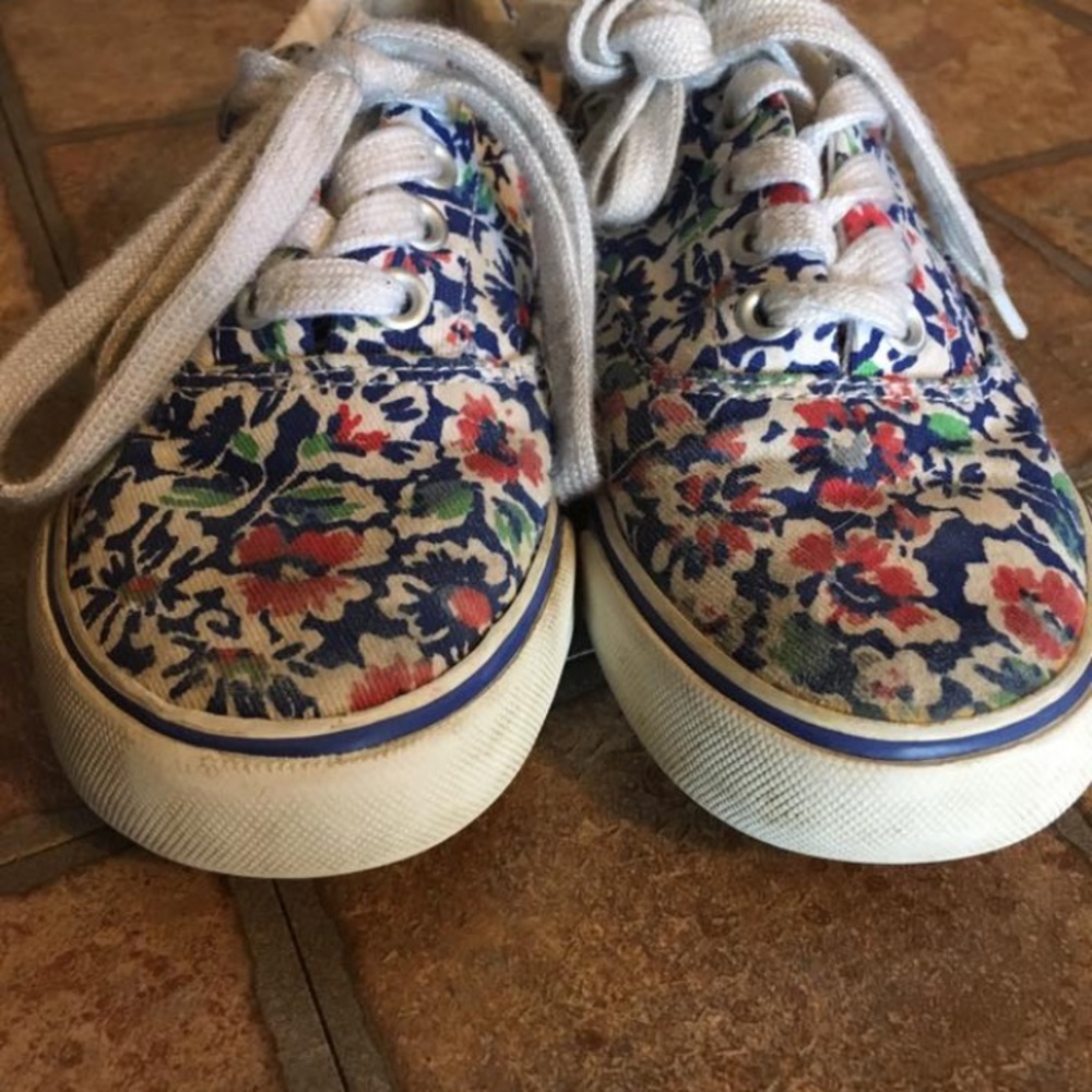 Girls old navy sneakers