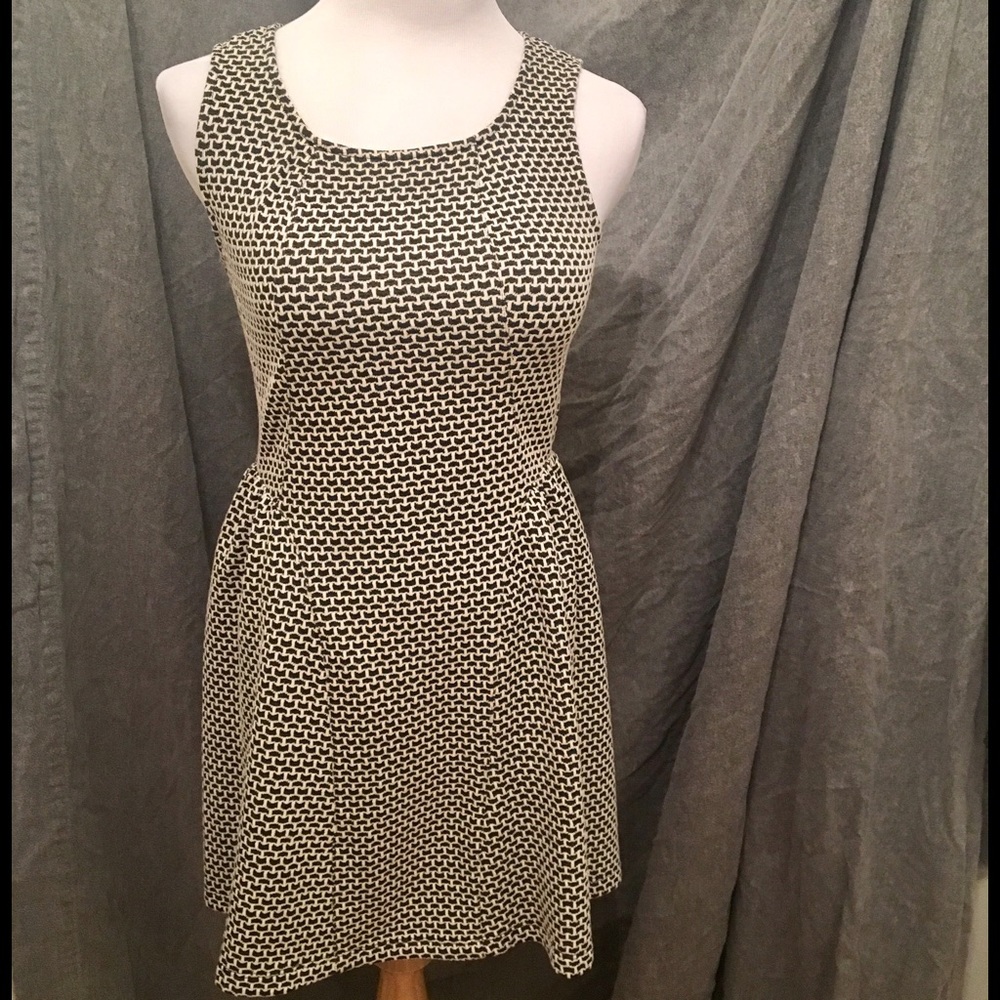 Super Cute Black and Cream Sleeveless Dress