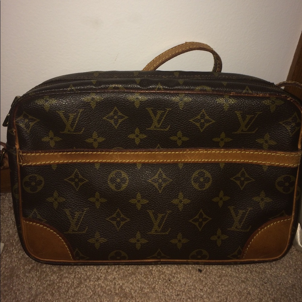 Authentic Louis Vuitton crossbody