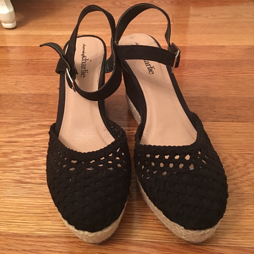 Black wedges